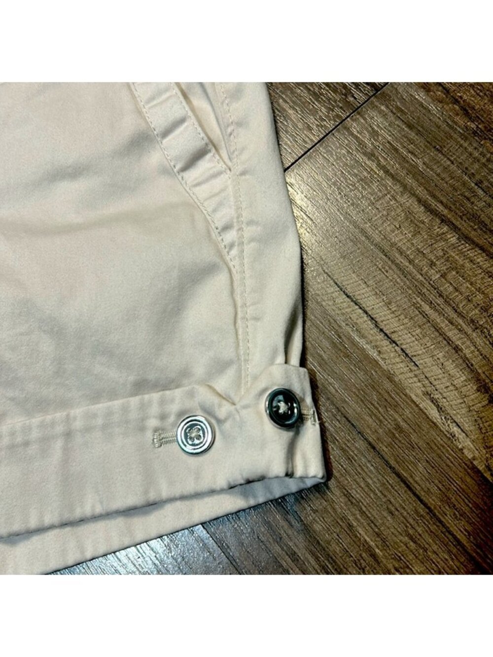 Cream Cargo Shorts Relaxed Fit - Picture 2 of 3
